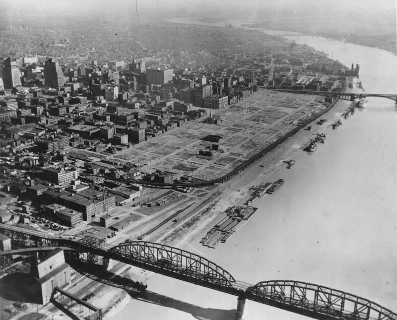 Aerial view of the St. Louis riverfront after demolition for the Jefferson National Expansion Memorial (Gateway Arch), c. 1942. National Park Service, Gateway Arch National Park, V106-4838.